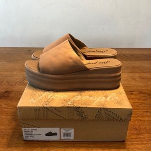 Free people harbor platform sandals. Size 39 Current style, on website now.